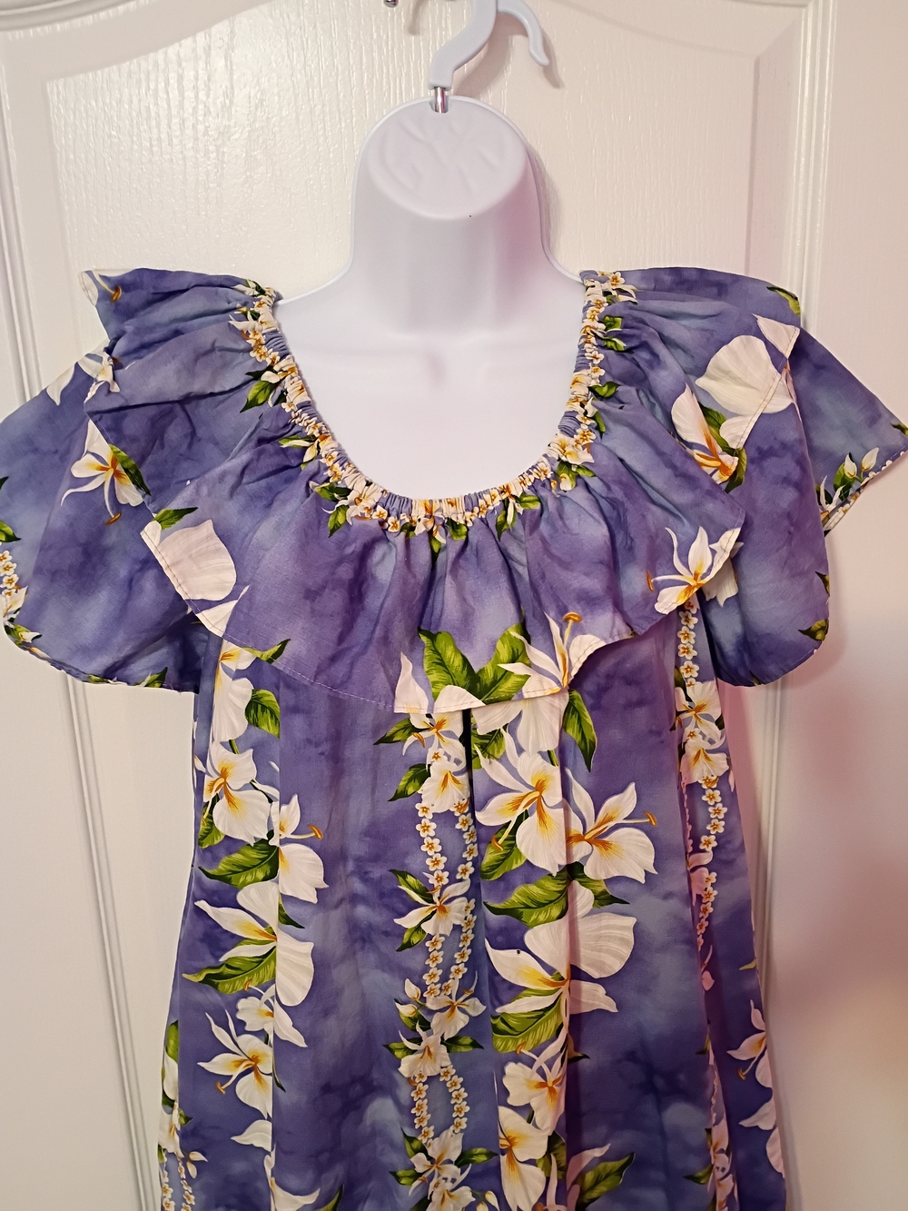 Vintage Women’s Hawiian Ruffle Maxi Dress